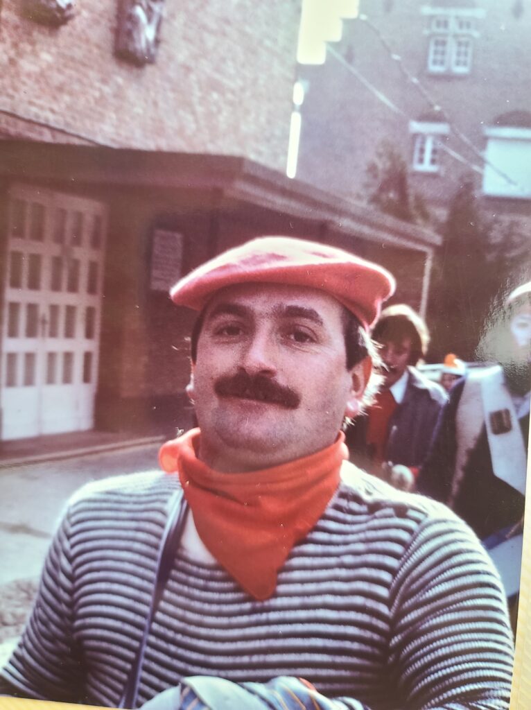 https://www.carnavaldecassel.fr/2024/05/03/wall-of-fame-paulo-celui-faisait-danser-le-reuze-sur-sa-tete/
